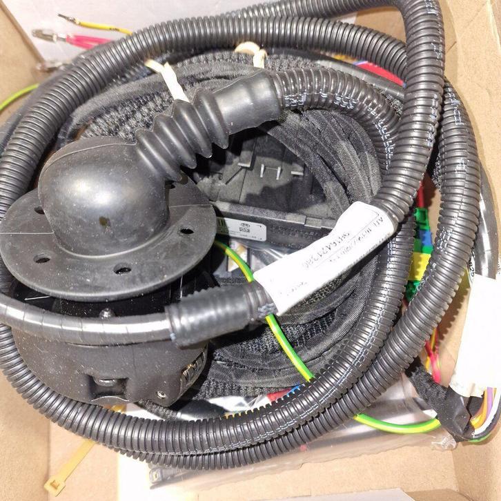 Trekhaak kabelset 7 polig PZ4L0H056E nieuw Toyota, Auto-onderdelen, Elektronica en Kabels, Nieuw, Ophalen of Verzenden