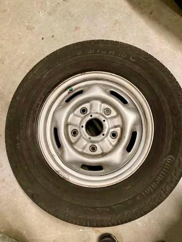 Band met velg 215-75-R16C beschikbaar voor biedingen