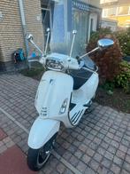Vespa Sprint 2021, Fietsen en Brommers, Scooters | Vespa, Ophalen, Vespa S, Zo goed als nieuw, Benzine