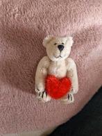 min beertje 11 cm teddy Mayfair met hartje nr 879, Verzamelen, Beren en Cherished Teddies, Ophalen of Verzenden, Zo goed als nieuw