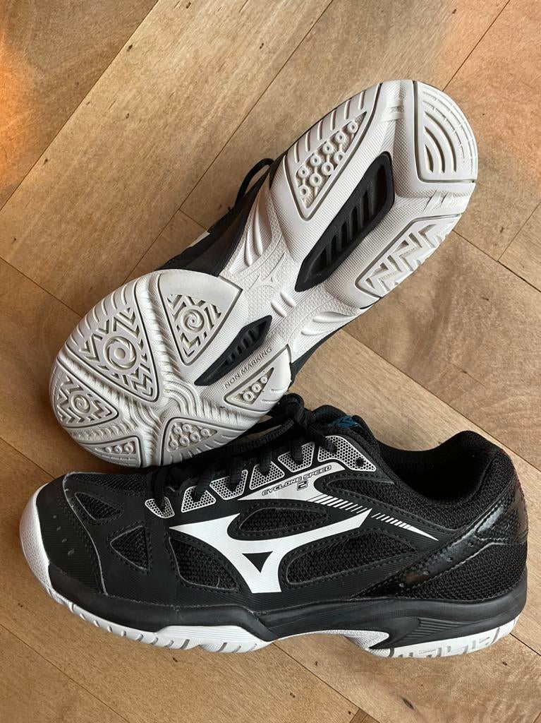 Mizuno zaalschoen - mt 37 - korfbal, hockey etc., Sport en Fitness, Korfbal, Ophalen of Verzenden, Zo goed als nieuw, Schoenen