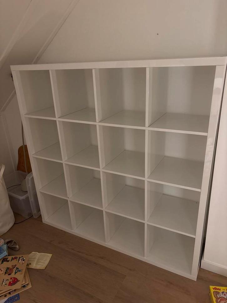 Glanzende Kallax kast 4x4, Huis en Inrichting, Kasten | Boekenkasten, Zo goed als nieuw, 150 tot 200 cm, 25 tot 50 cm, Met plank(en)