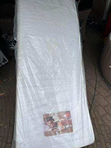 Net 1 persoons matras maat 80 x 200 cm beschikbaar voor biedingen