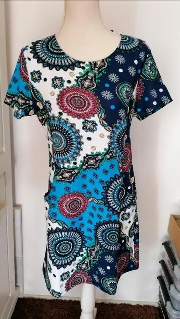 SUPER LEUK jurkje met trendy kleuren en print mt. M/L -NIEUW beschikbaar voor biedingen