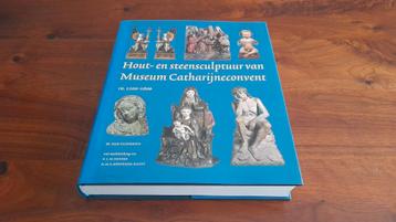 Boek Hout _ en steensculptuur van Museum Catharijneconvent. beschikbaar voor biedingen