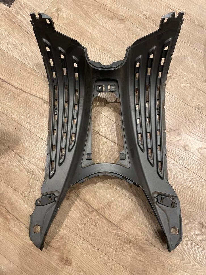 Vespa Sprint /Primavera treeplank matgrijs hoekje uit, Motoren, Tuning en Styling, Ophalen of Verzenden