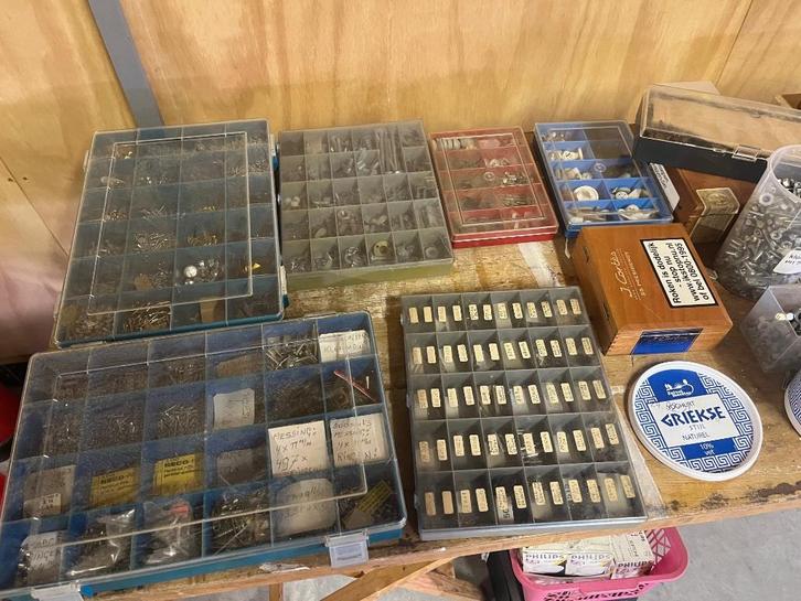 dozen vol met schroeven, boutjes en meer, Hobby en Vrije tijd, Overige Hobby en Vrije tijd, Nieuw, Ophalen of Verzenden