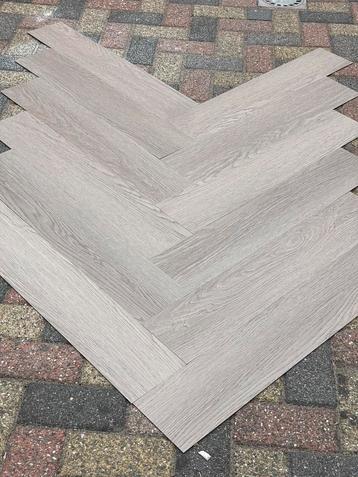 <in prijs verlaagd>  Pvc visgraad dryback grijs eiken 81m2 beschikbaar voor biedingen