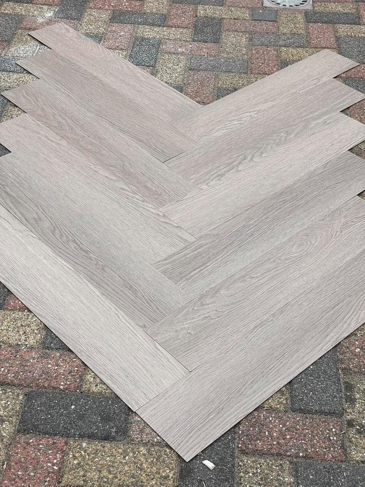 <in prijs verlaagd>  Pvc visgraad dryback grijs eiken 81m2, Huis en Inrichting, Stoffering | Vloerbedekking, Nieuw, Overige typen