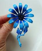 Jaren '60 / '70 geëmaillerde Hedy broche: blauwe bloem, Ophalen of Verzenden, Koper, Broche