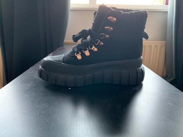 Zwarte warme schoenen met teddy bontje, Kleding | Dames, Schoenen, Nieuw, Overige typen, Zwart, Ophalen of Verzenden