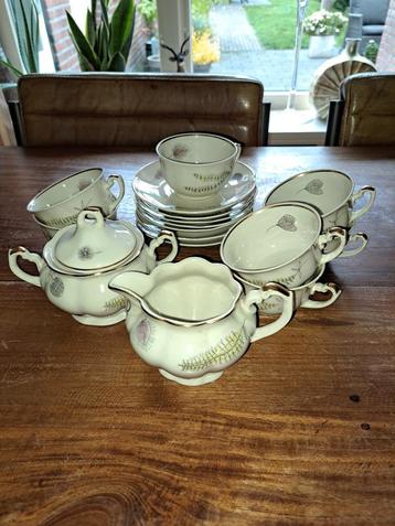 Servies porselein  beschikbaar voor biedingen