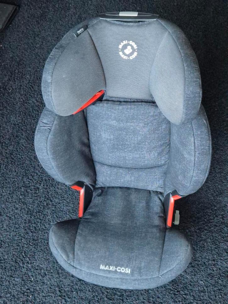 Maxi Cosi Rodifix autostoeltje, 1m-1,50m met stoelbeschermer, Kinderen en Baby's, Autostoeltjes, Gebruikt, Maxi-Cosi, 15 t/m 36 kg