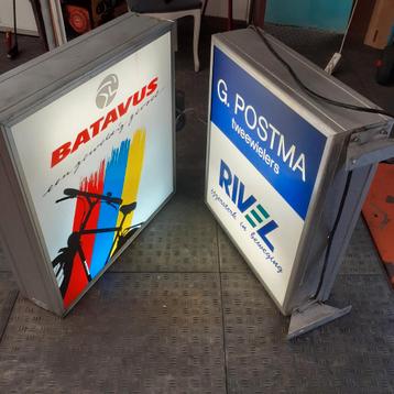 reclame lichtbakken Batavus en Rivel beschikbaar voor biedingen