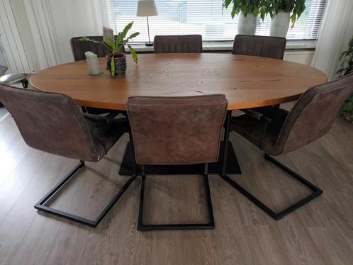 Massief eiken ovale eetkamertafel 210x110cm, zwarte V-poot., Huis en Inrichting, Tafels | Eettafels, Zo goed als nieuw, 100 tot 150 cm