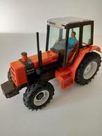 Tractor Renault 145-14 nieuw uit de Vitrine, Hobby en Vrije tijd, Modelauto's | 1:50, Ophalen of Verzenden, Nieuw, Hijskraan, Tractor of Landbouw