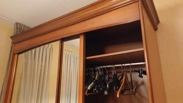 Kledingkast t.e.a.b. beschikbaar voor biedingen