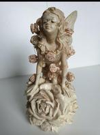 1471) Beeld uit steen mesje met bloemen, Ophalen of Verzenden