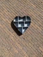 Leuk zinken decoratie hart met vakjes, Tuin en Terras, Tuinwanddecoratie, Ophalen, Gebruikt