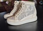 Bruids schoenen van Fiarucci Bridal Collection., Kleding | Dames, Schoenen, Ophalen of Verzenden, Zo goed als nieuw, Beige