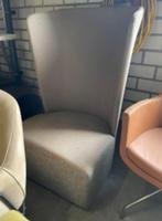 Luxe hoge fauteuil stof grijs showroom model, Huis en Inrichting, Fauteuils, Ophalen, Nieuw, Hout