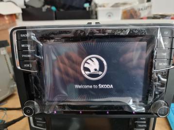 Skoda radio (5L0035680B) beschikbaar voor biedingen