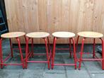 4 Krukjes, schoolkrukjes, stapelbaar vintage, Huis en Inrichting, Krukjes, Ophalen, Gebruikt, Hout
