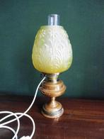 Aparte elektrische lamp als olielamp model met glazen kap, Ophalen