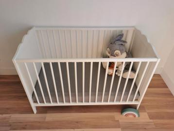 Ledikant Ikea + Aerosleep matras, topper en hoeslakens beschikbaar voor biedingen