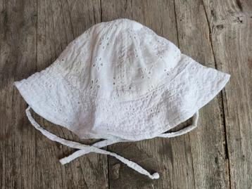 Zonnehoedje baby, hema maat 62/68 beschikbaar voor biedingen
