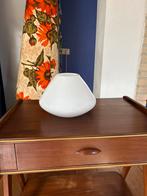 Glazen witte vaas, Huis en Inrichting, Woonaccessoires | Vazen, Wit, Ophalen of Verzenden, Minder dan 50 cm, Glas