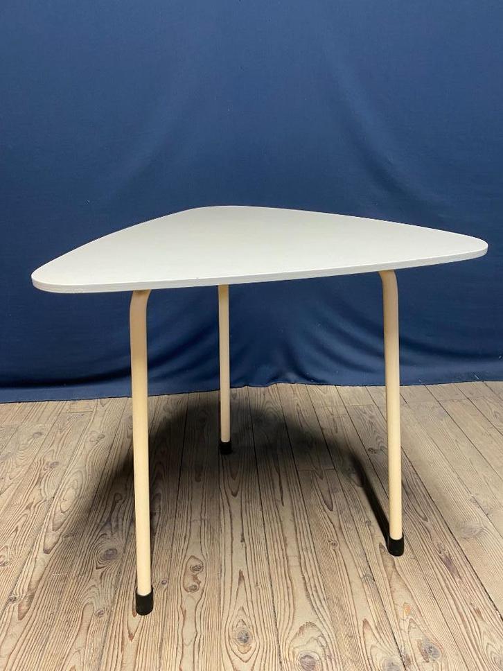 Vintage driehoek bijzettafel jaren 50/60 crème, zachtgeel, Huis en Inrichting, Tafels | Bijzettafels, Gebruikt, Overige vormen