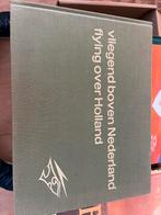 Vliegend boven Nederland, Ophalen of Verzenden, Zo goed als nieuw, Overige uitgevers, Nederlands