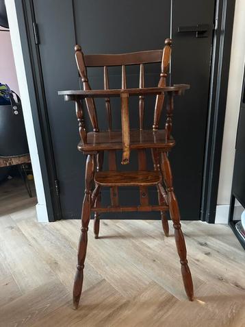 Vintage kinderstoel beschikbaar voor biedingen