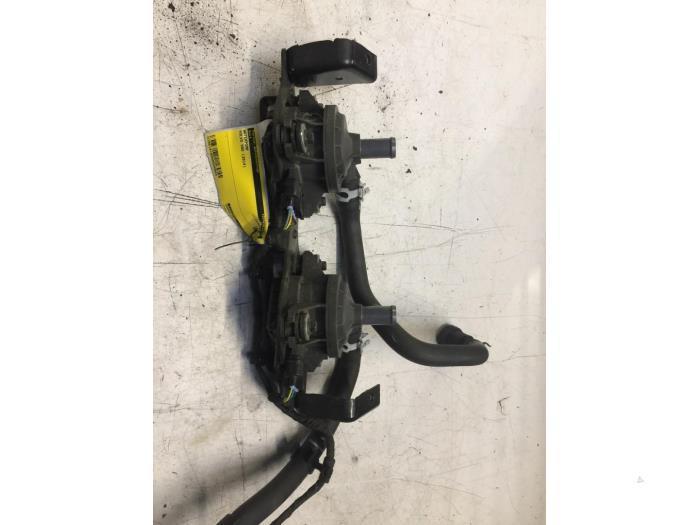 Waterpomp van een Volvo V60, Auto-onderdelen, Airco en Verwarming, Volvo, Gebruikt, 3 maanden garantie, Ophalen of Verzenden