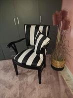 Leuke zwart/witte stoel met bijpassend kussen, Ophalen, 50 tot 75 cm