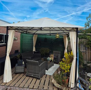 Crème kleurig paviljoen  beschikbaar voor biedingen