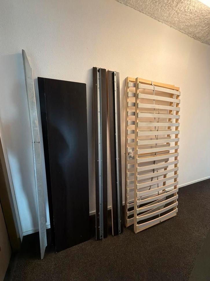 Bedframe - gratis af te halen, Huis en Inrichting, Slaapkamer | Bedden, Gebruikt, Tweepersoons, 160 cm, 200 cm, Hout, Zwart, Ophalen of Verzenden
