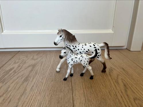 Schleich knabstrupper hengst en veulen, Verzamelen, Dierenverzamelingen, Zo goed als nieuw, Beeldje of Figuurtje, Paard, Ophalen of Verzenden