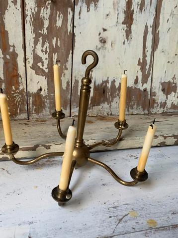 Klein kroonluchtertje beschikbaar voor biedingen