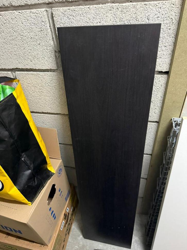 2 planken IKEA zwart, Doe-het-zelf en Verbouw, Platen en Panelen, Zo goed als nieuw, Hout, 20 tot 50 mm, Ophalen