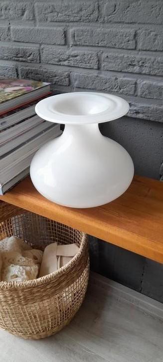 Ikea bolle wit glazen vaas , ontwerp Amsell & Wessel beschikbaar voor biedingen