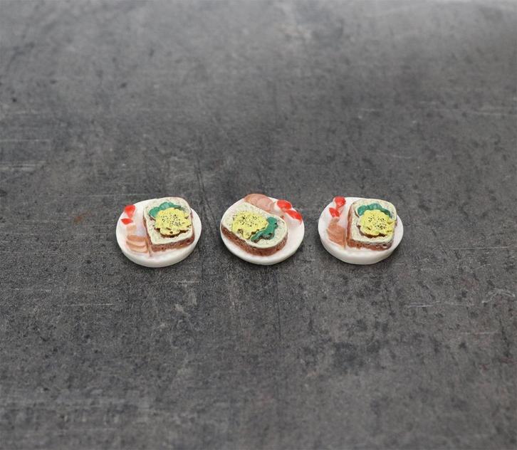 Bordje brood worst mosterd aardbei miniatuur nieuw - 1st, Verzamelen, Poppenhuizen en Toebehoren, Nieuw, Decoratie, Ophalen of Verzenden