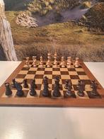 Verzwaard Staunton schaakspel met vintage schaakbord, Ophalen of Verzenden