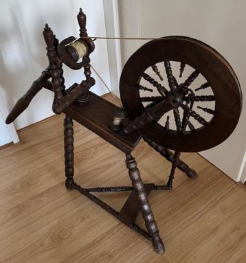 Antiek spinnewiel beschikbaar voor biedingen