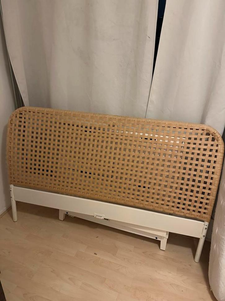Hoofdbord bed van gevlochten rotan zsm ophalen De Pijp, Huis en Inrichting, Slaapkamer | Bedden, Zo goed als nieuw, Tweepersoons