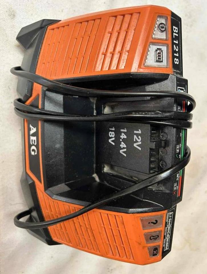 AEG BL1218 Lader voor 12V - 18V, Doe-het-zelf en Verbouw, Gereedschap | Boormachines, Zo goed als nieuw, Boor- en Schroefmachine