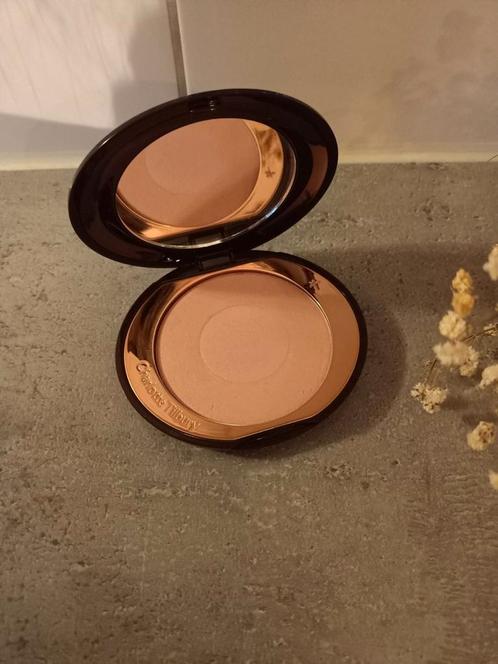 Charlotte Tilbury-Cheek to Chic Blush/ Love Glow., Sieraden, Tassen en Uiterlijk, Uiterlijk | Cosmetica en Make-up, Zo goed als nieuw