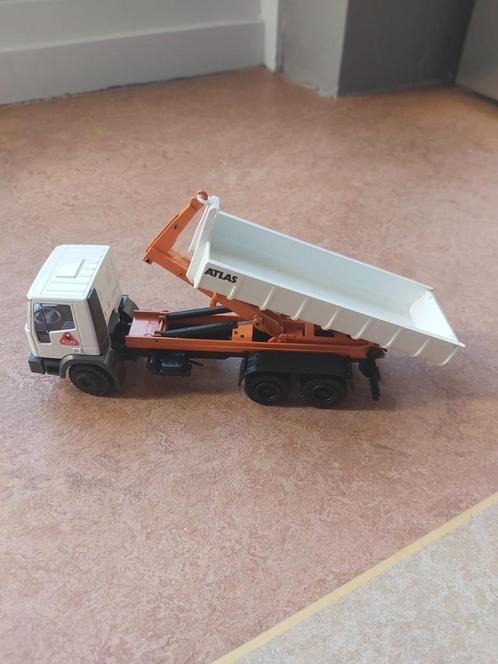 Atlas afzethaak & rolcontainer op truck chassis Conrad 1/50, Hobby en Vrije tijd, Modelauto's | 1:50, Nieuw, Bus of Vrachtwagen