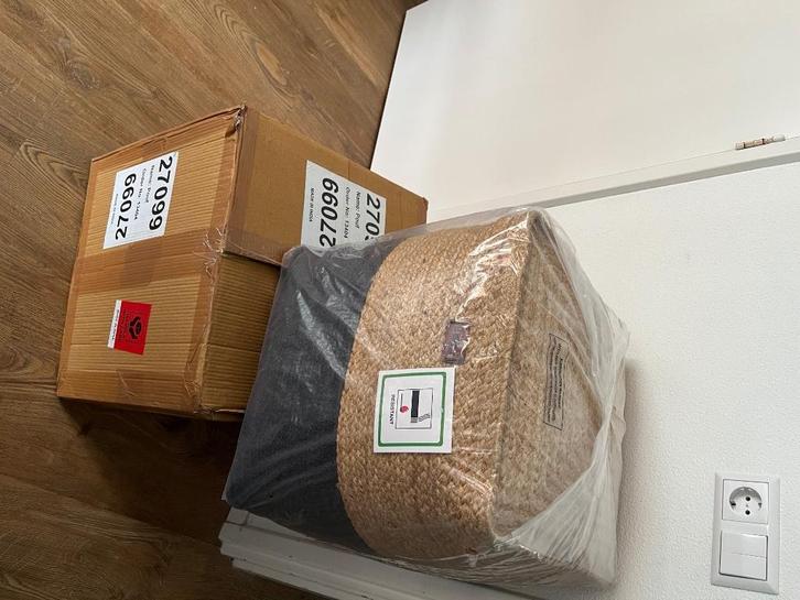 Poef Beliani NIEUW, Huis en Inrichting, Banken | Voetenbanken en Poefen, Nieuw, Minder dan 50 cm, Minder dan 50 cm, Vierkant, Overige materialen